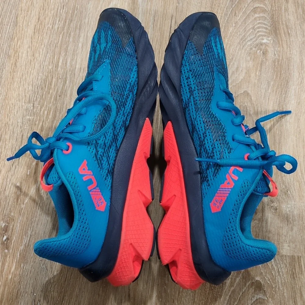 🧡💙 Under Armour Blue and Neon Orange Sneakers size 5Y 🧡💙 LIKE NEW!!!